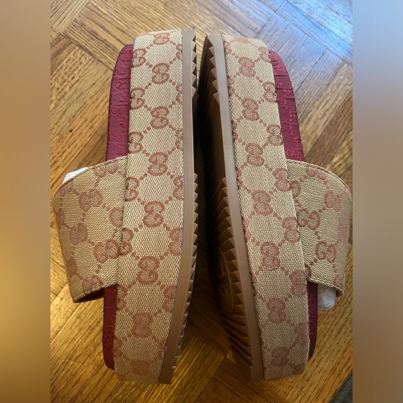 GUCCI Suede Wedges. Size 38 / 8 - Picture 4 of 4